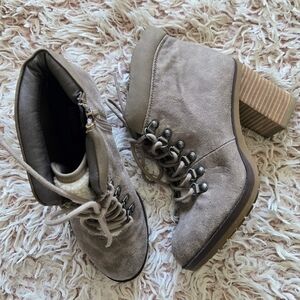 🦦Kensie Lace Up Bracket Booties